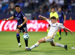 Quakes extend unbeaten streak to 8, continue defending champion Galaxy’s historically bad start